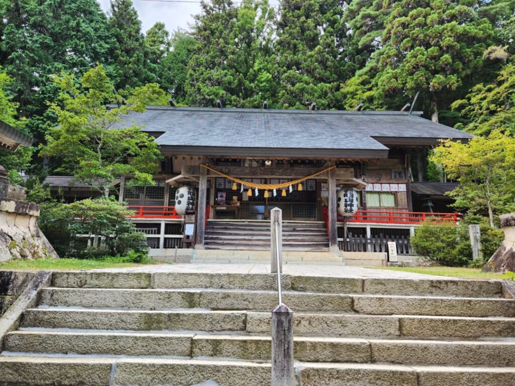 有明山神社拝殿