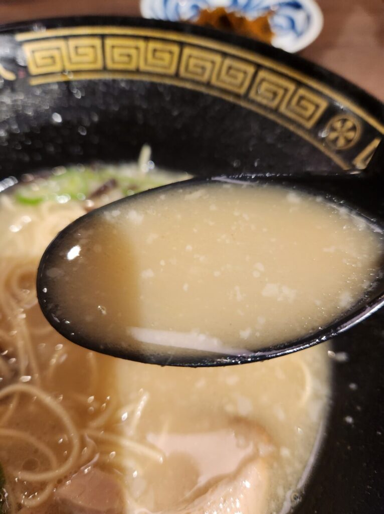 博多鉄八の博多豚骨ラーメン