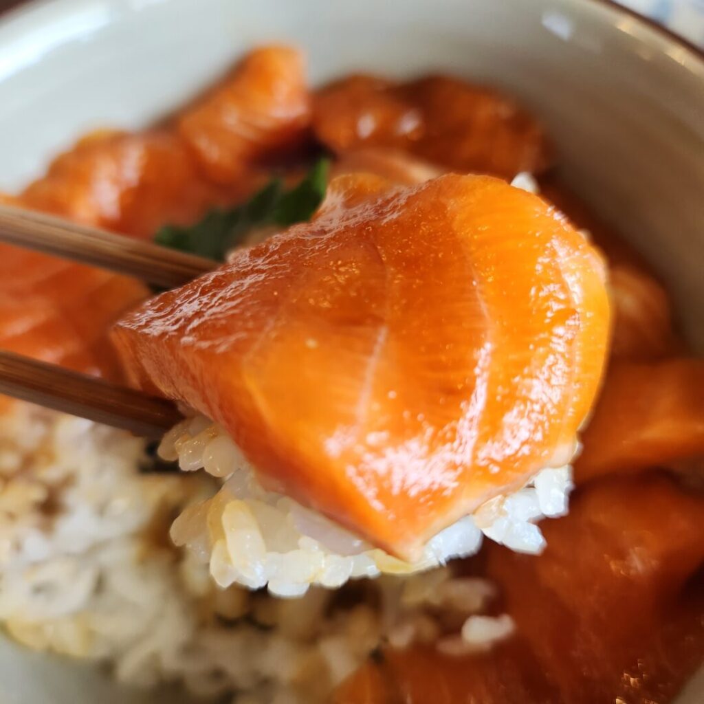 かわせみの信州サーモンづけ丼