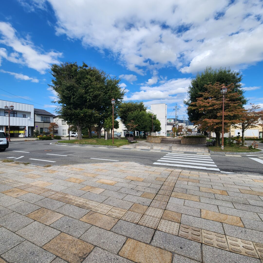 JR豊科駅の【コンビニ＆タクシー乗り場】｜駅周辺の情報を解説します！ 長野のグルメ＆お出かけ情報サイト｜まんなかNAGANO